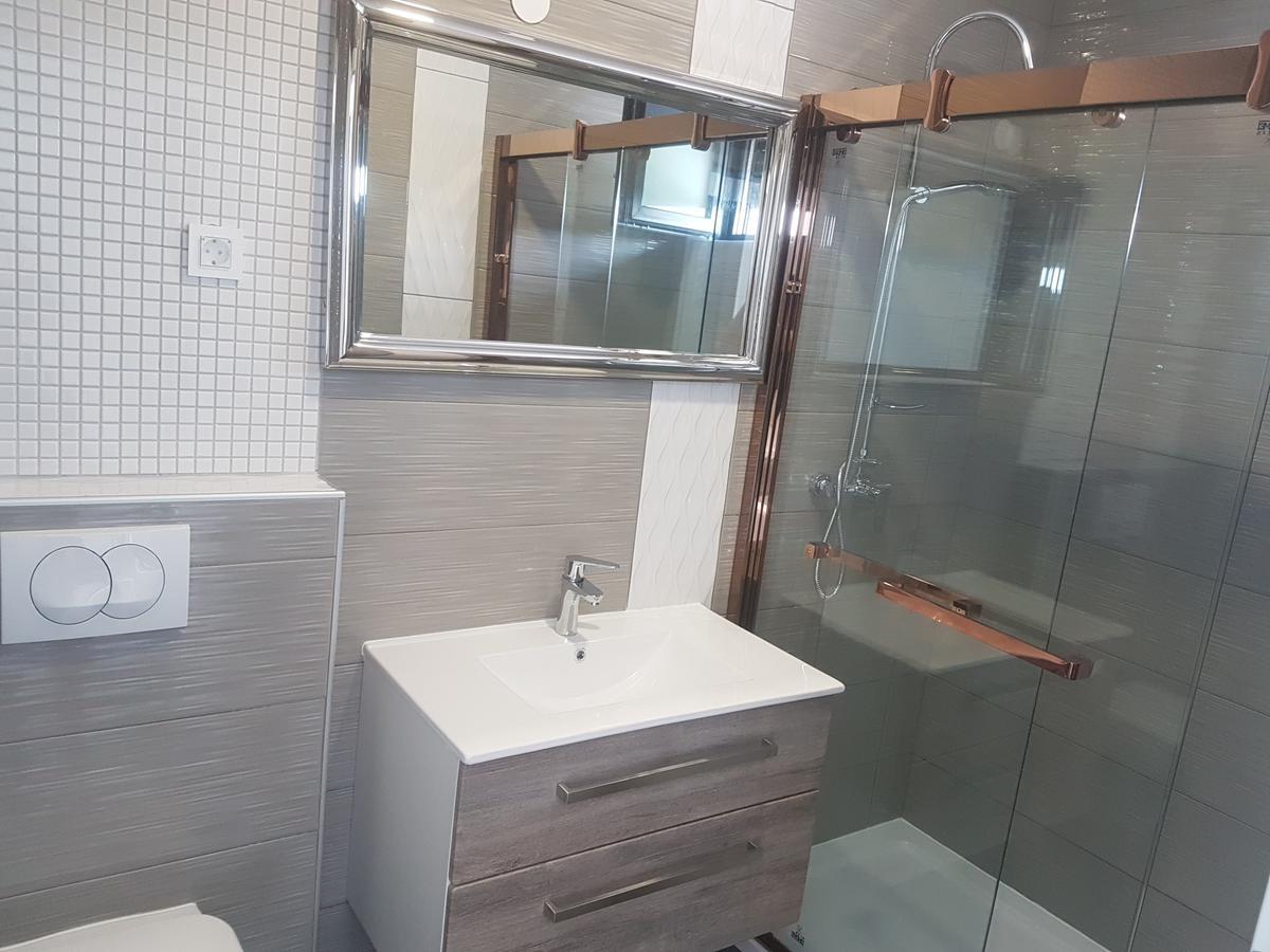 Diamond Hotel Nin Bagian luar foto